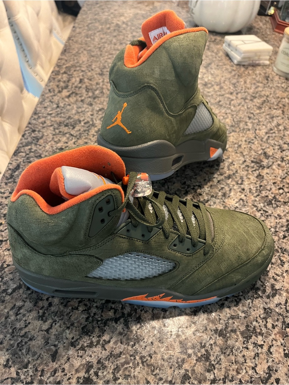 Jordan 5 Retro Brand new. NEVER WORN
Olive (2024)